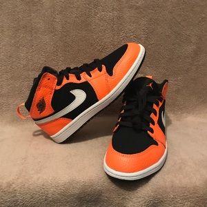 Jordan 1 mid kids. Brand new